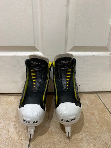 Used CCM Regular Width  Size 5 Tacks 6092 Hockey Goalie Skates