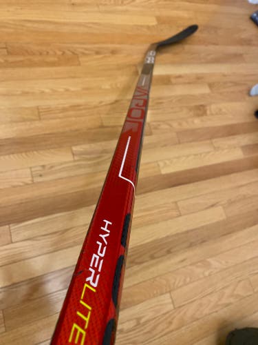 Senior Right Handed P28M Pro Stock Vapor Hyperlite Hockey Stick