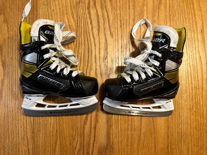 Used Bauer Regular Width  Size 8 Supreme 3S Hockey Skates