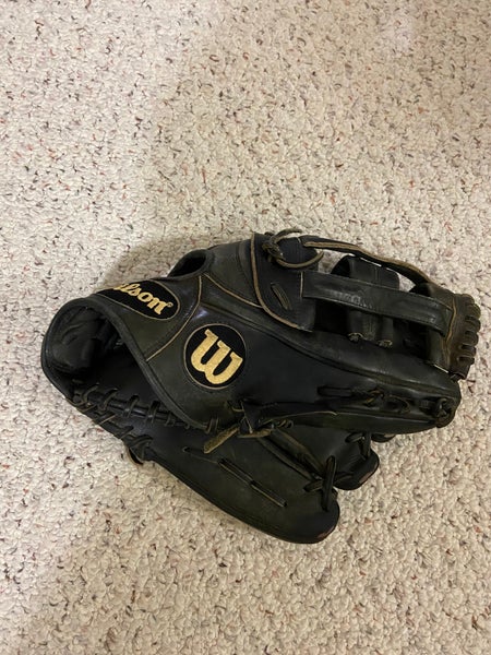 Used Right Hand Throw Wilson Outfield A2000 Baseball Glove 12.75"