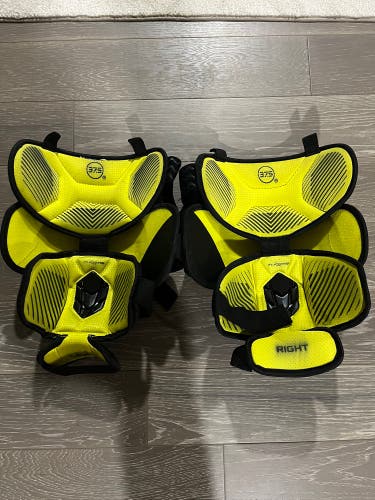 Bauer Supreme knee protectors