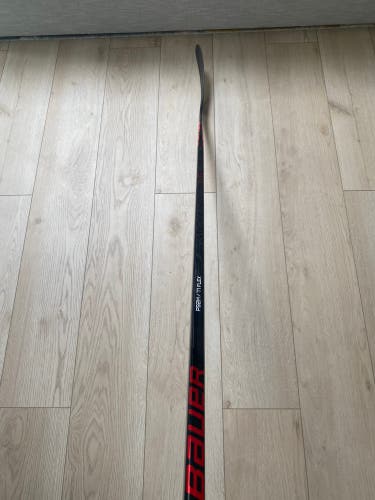 Senior Right Handed P92M Vapor Hyperlite Hockey Stick