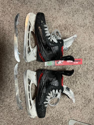 Used Bauer Regular Width  Size 5 Vapor 2X Pro Hockey Skates