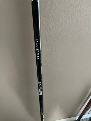 New Right Handed P92 Vapor Hyperlite Hockey Stick