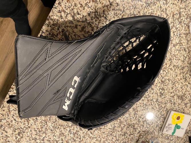 CCM SR. Regular  Extreme Flex E4.5 Glove & Blocker