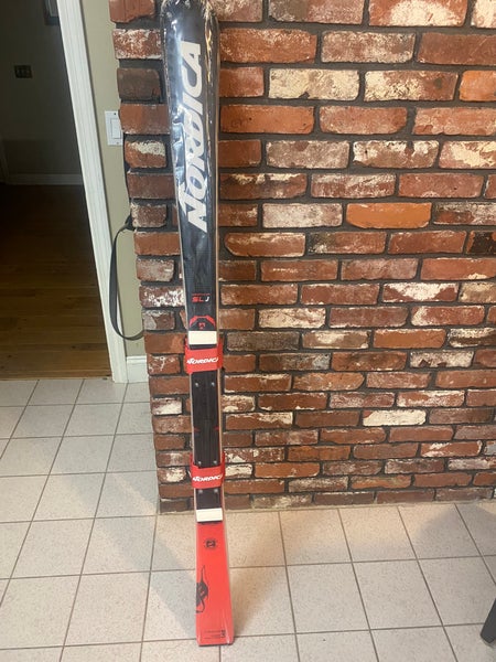 Brand New Unopened Nordica Dobermann SL Skis NEW !! 149cm