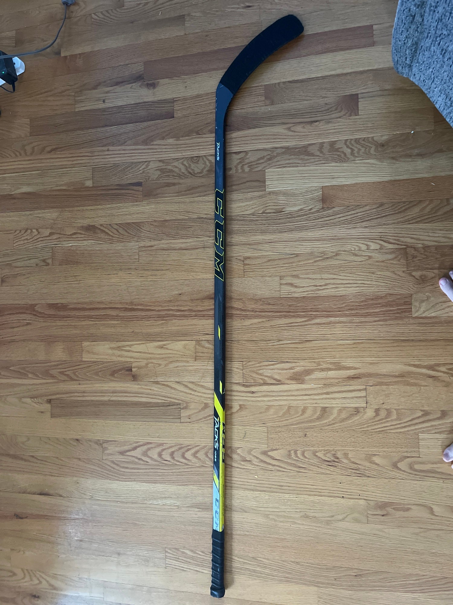 Used CCM 1052 GrooveLite Lefty Hockey Stick – cssportinggoods