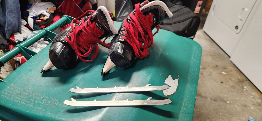 Junior Used Bauer Vapor 1X &Hockey Goalie Skates Regular Width Size 5.5