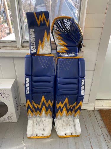 Vaughn Pro V Elite 36in Set With Vaughn V7 XF Glove And Blocker