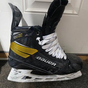 Used Bauer Regular Width Pro Stock Size 8.5 Supreme UltraSonic Hockey Skates