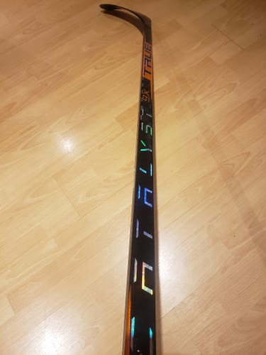 NEW! True Catalyst 9X Hockey Stick: Right 70 Flex Larger P92