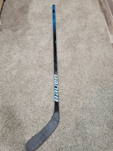 Used Junior Bauer Right Handed Nexus Geo Hockey Stick P88