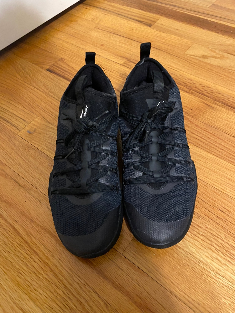 Black Unisex Size 11 (Women's 12) Nike Shoes