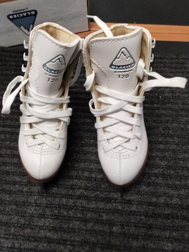 New youth Jackson Gsu124 Figure Skates Size 10
