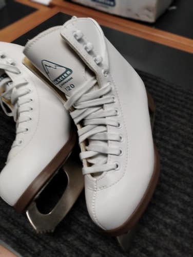 New Junior Jackson Gsu 121 Figure Skates Size 3