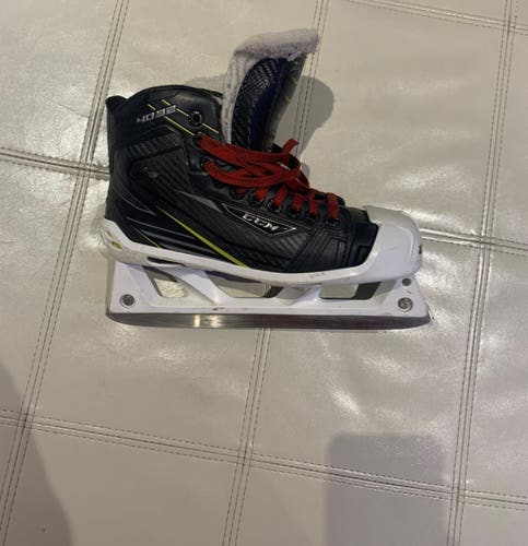 Junior CCM Regular Width  Size 4 Tacks 4092 Hockey Goalie Skates