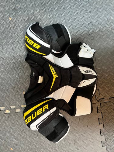Bauer Supreme 150 Junior Shoulder Pads NEEDS TO GO