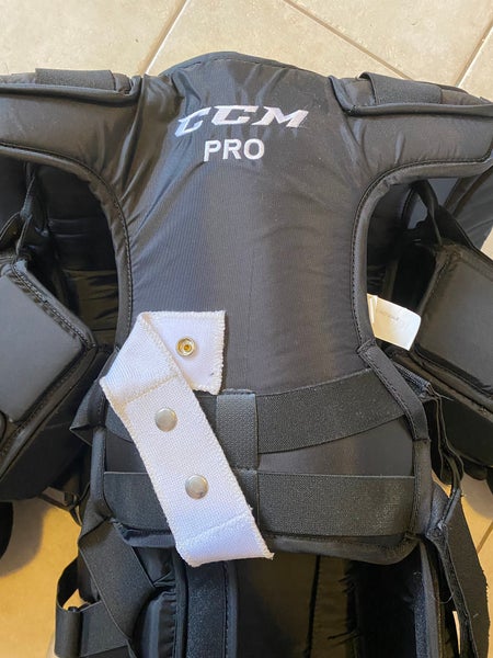 CCM PRO STOCK CHEST PROTECTOR, XL AB18 FIT 4