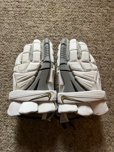 New Player's Nike 12" Vapor Elite Lacrosse Gloves