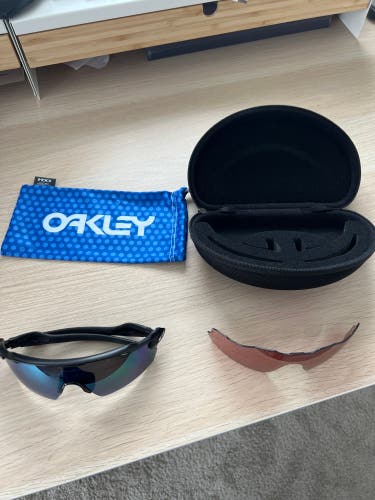 Oakley Radar EV Pitch Prizm sunglasses With Case And Extra Lens