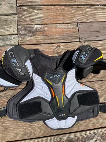 Senior Extra Large CCM Super Tacks AS1 Shoulder Pads