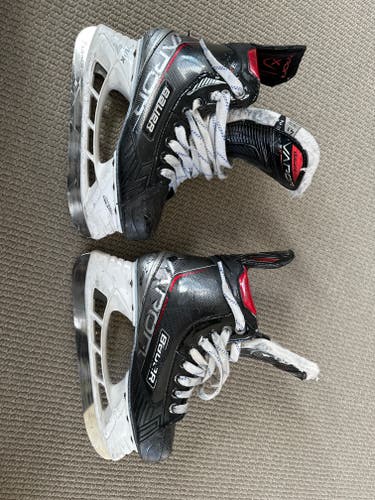 Intermediate Used Bauer Vapor 3X Hockey Skates Regular Width Size 4.5
