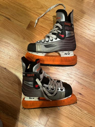 Bauer Size 2.5 Vapor XXX Hockey Skates