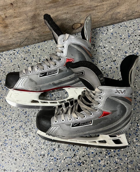 Used Bauer Extra Wide Width Size 9 Vapor XVI Hockey Skates