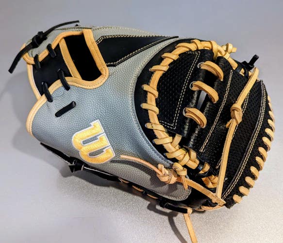 NWOT Wilson A2000 SCM1D Spin Control Superskin Baseball Catcher's Mitt 33.5"