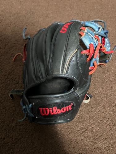Used Right Hand Throw 11.75" A2000 Baseball Glove