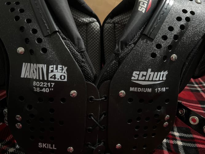 Adult Medium Schutt Varsity Flex 4.0 Shoulder Pads