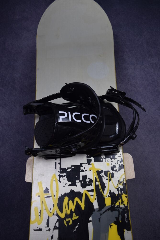 ATLANTIS SNOWBOARD SIZE 154 CM WITH NEW PICCO LARGE BINDINGS