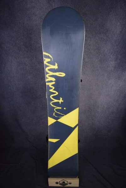 ATLANTIS SNOWBOARD SIZE 154 CM WITH NEW PICCO LARGE BINDINGS