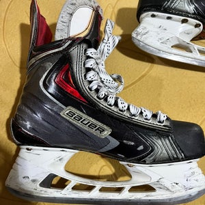 Senior Bauer Regular Width  Size 7.5 Vapor APX2 Hockey Skates