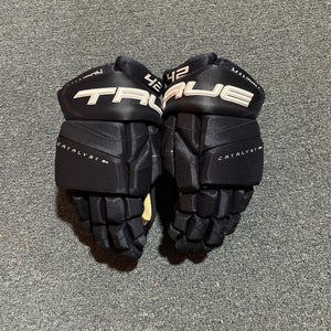 New Navy True Catalyst 9X Pro Stock Gloves Colorado Avalanche Manson 14”