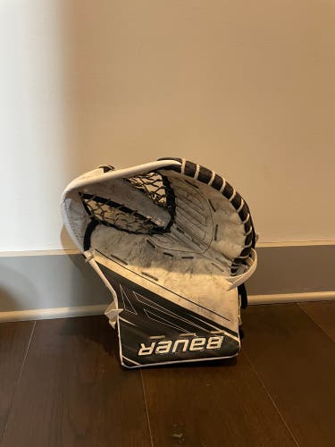 Used Regular Bauer Supreme S190 Glove