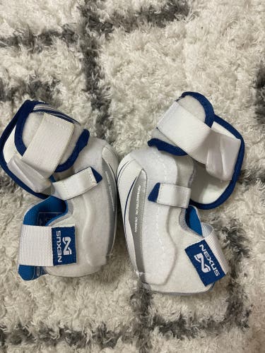 New Small Bauer Nexus 9000 Elbow Pads