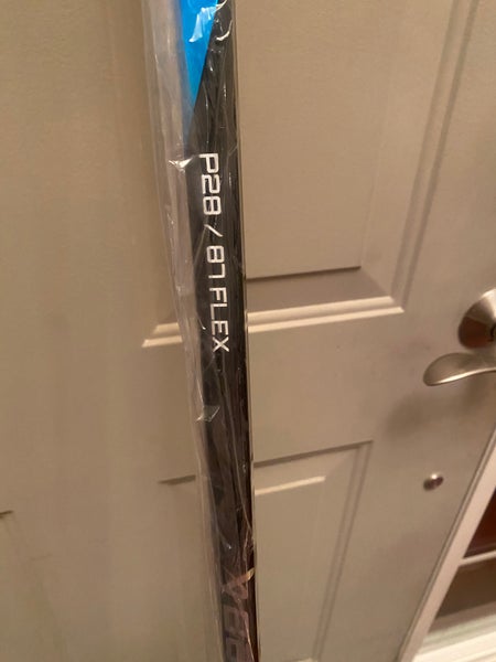 Senior Right Handed P28 Nexus Sync Hockey Stick