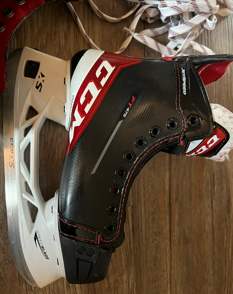Junior Used CCM JetSpeed FT475 Hockey Skates Regular Width Size 3