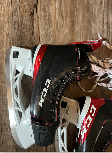 Junior Used CCM JetSpeed FT475 Hockey Skates Regular Width Size 3
