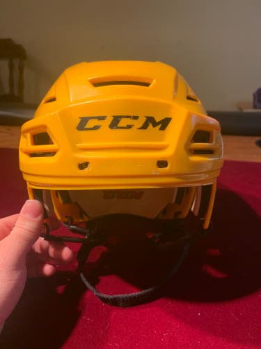 Used Medium CCM Tacks 110 Helmet