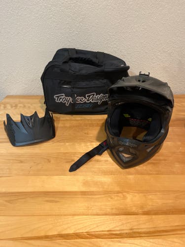 Troy Lee D3 Full Carbon With MIPS Mountain bike Helmet