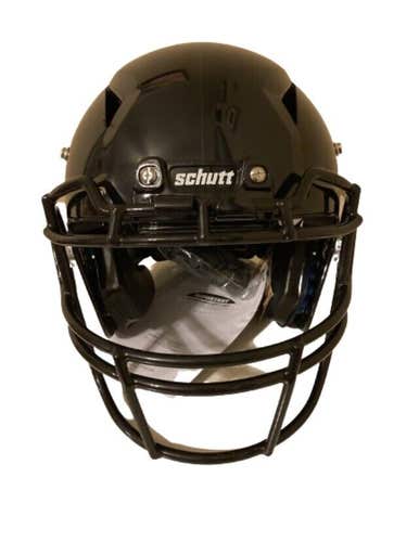 NWT Schutt Vengeance A11 Youth Football Helmet W/Facemask Black Size Medium