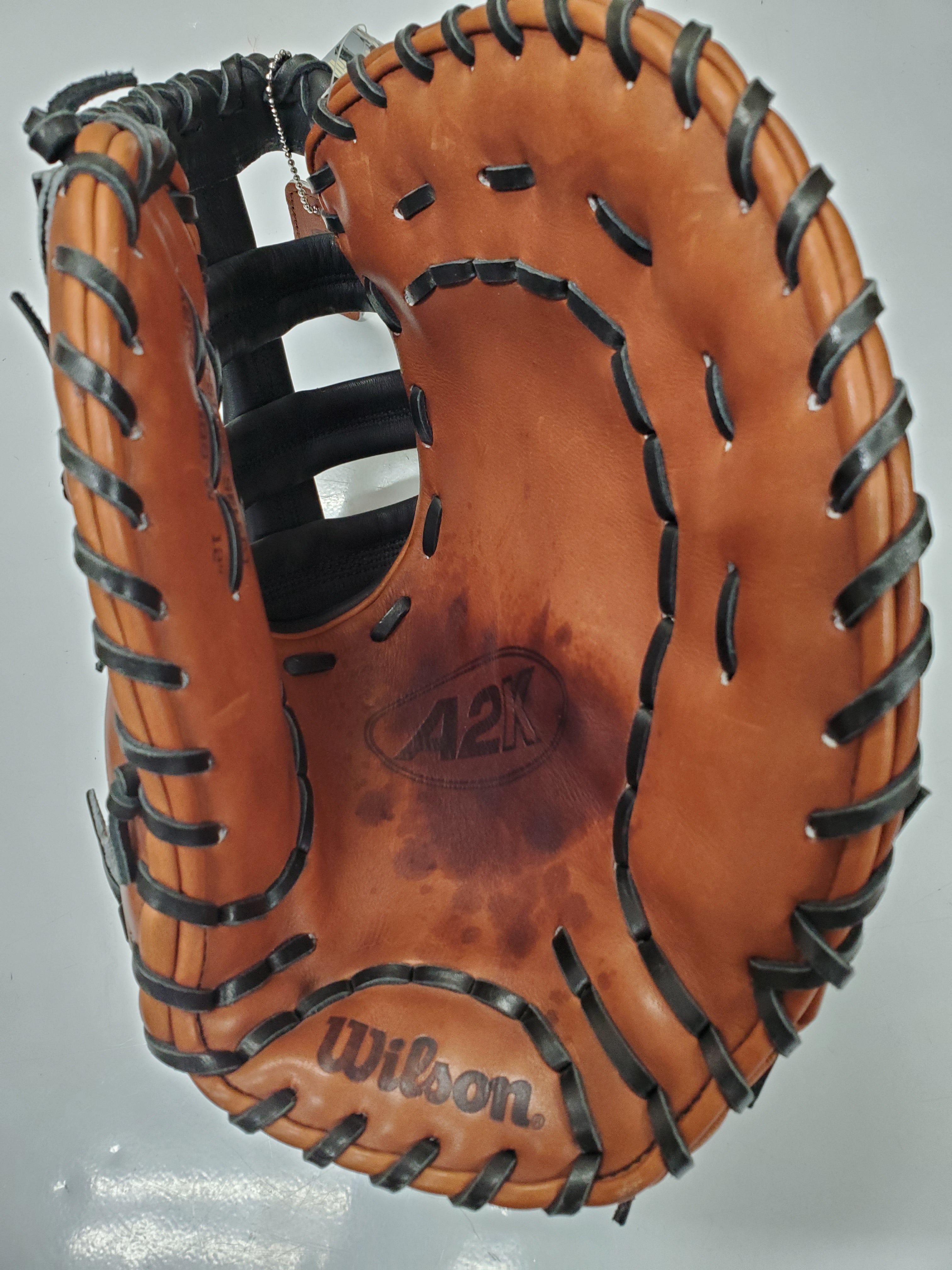 Wilson A2K vs A2000: Which is the Best Baseball Gloves?