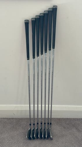 Used MENS TaylorMade Right Handed SIM2 MAX Iron Set Stiff Flex 7 Pieces Steel Shaft