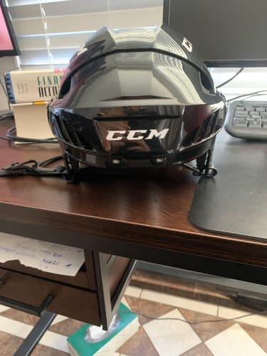 New Medium CCM Fitlite 60 Helmet