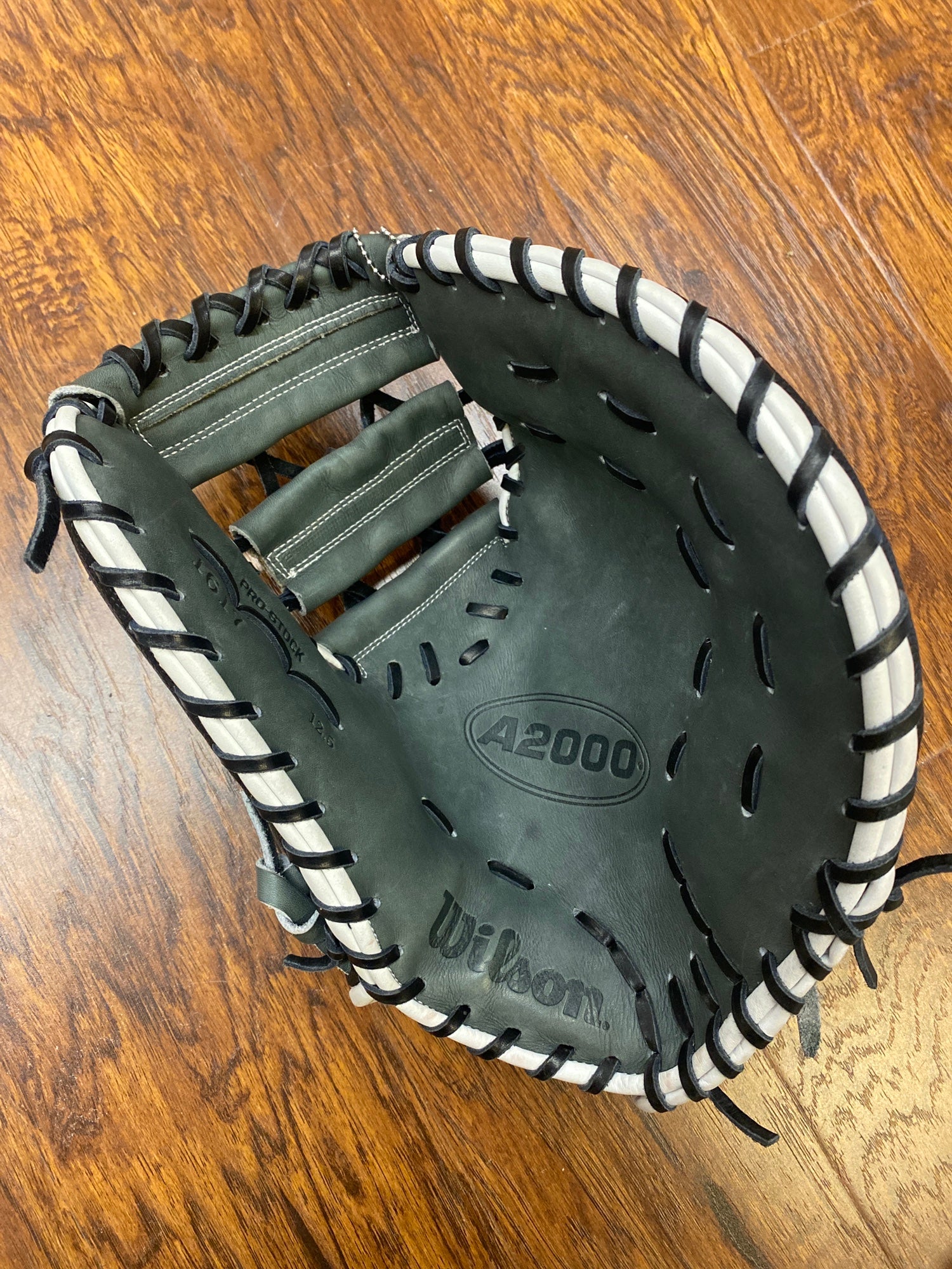 Wilson A2000 SuperSkin 1679 12.5 First Base Mitt - Black & Blonde Right  Hand Throw - Temple's Sporting Goods