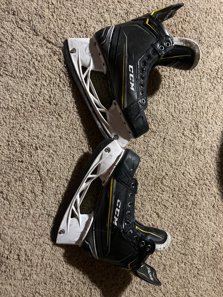 Used CCM Regular Width Size 5.5 Tacks 9090 Hockey Skates