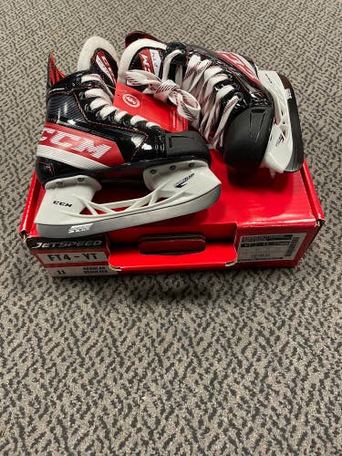 CCM Jetspeed FT4 Youth 11 regular width