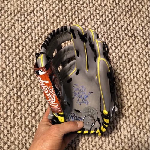 New Right Hand Throw Rawlings Heart of the Hide Baseball Glove 11.75"